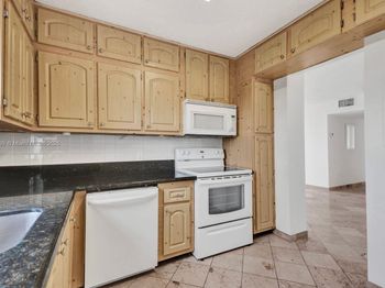 2025 NE 164th St