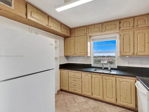2025 NE 164th St 716, North Miami Beach FL 33162