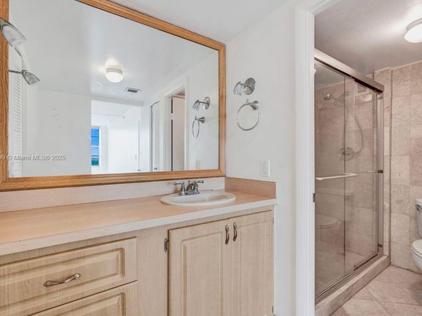 2025 NE 164th St 716, North Miami Beach FL 33162