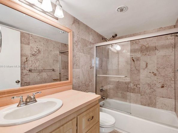 2025 NE 164th St 716, North Miami Beach FL 33162