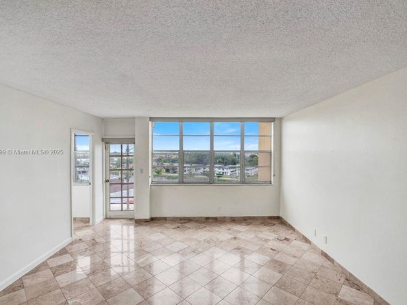 2025 NE 164th St 716, North Miami Beach FL 33162