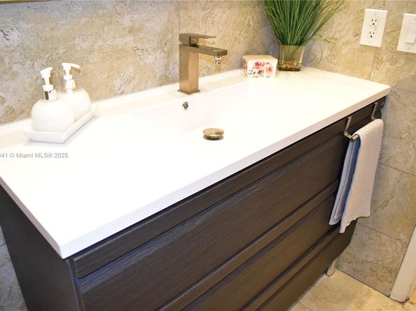 9320 Sunrise Lakes Blvd 306, Sunrise FL 33322