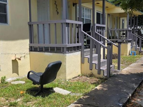 2729 NW 47th St, Miami FL 33142