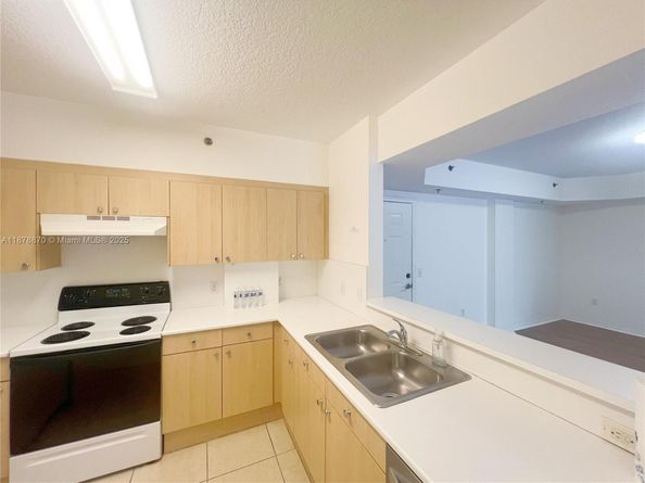 9340 Fontainebleau Blvd W206, Miami FL 33172