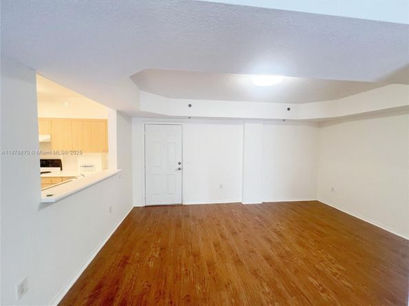 9340 Fontainebleau Blvd W206, Miami FL 33172