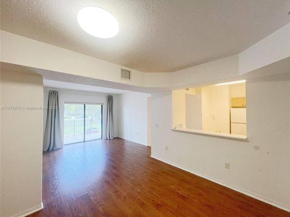 9340 Fontainebleau Blvd W206, Miami FL 33172