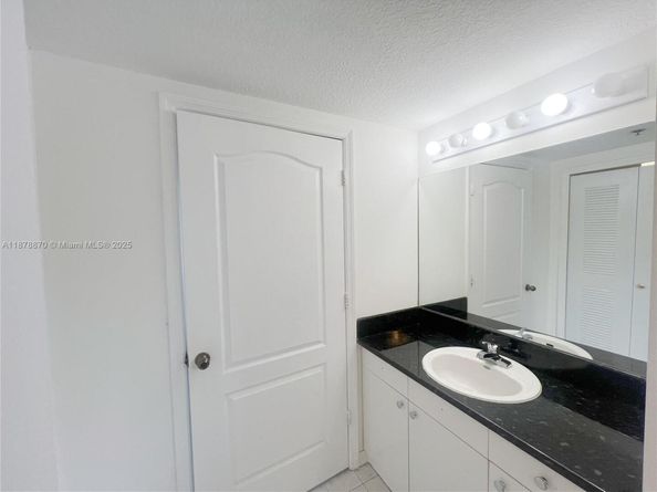 9340 Fontainebleau Blvd W206, Miami FL 33172