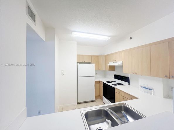 9340 Fontainebleau Blvd W206, Miami FL 33172