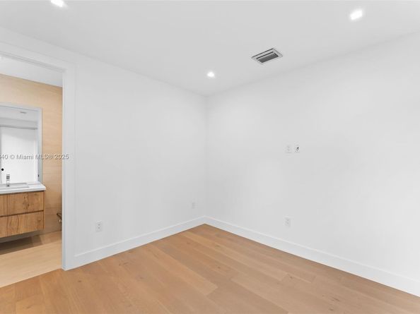3130 & 3132 Plaza St, Miami FL 33133