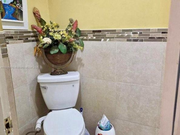 4441 NW 36th Ct, Lauderdale Lakes FL 33319