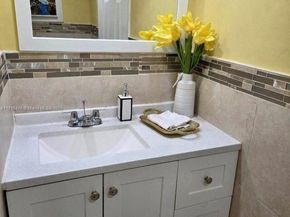 4441 NW 36th Ct, Lauderdale Lakes FL 33319