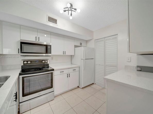 2620 S University Dr 109, Davie FL 33328