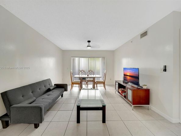 2620 S University Dr 109, Davie FL 33328