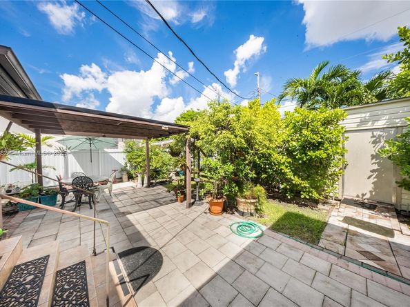 8341 SW 27th Ln, Miami FL 33155