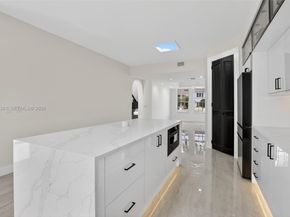 12360 SW 1st St, Plantation FL 33325