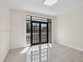 12360 SW 1st St, Plantation FL 33325