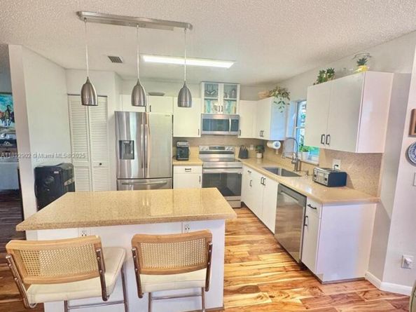 18249 SW 3rd St, Pembroke Pines FL 33029