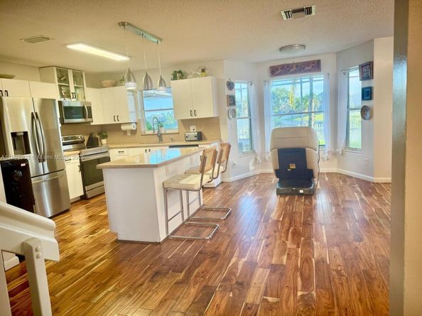18249 SW 3rd St, Pembroke Pines FL 33029