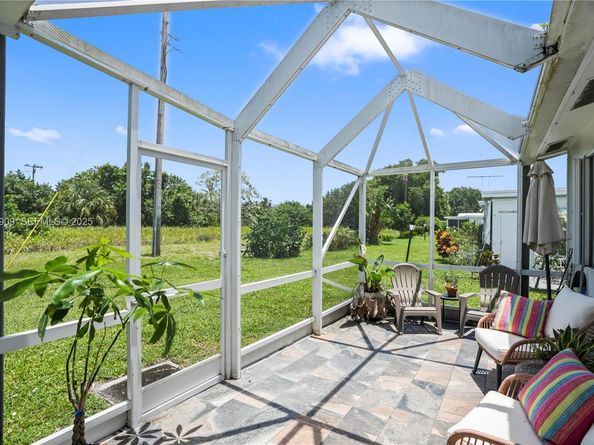 142 NW 10th Ct, Boynton Beach FL 33426