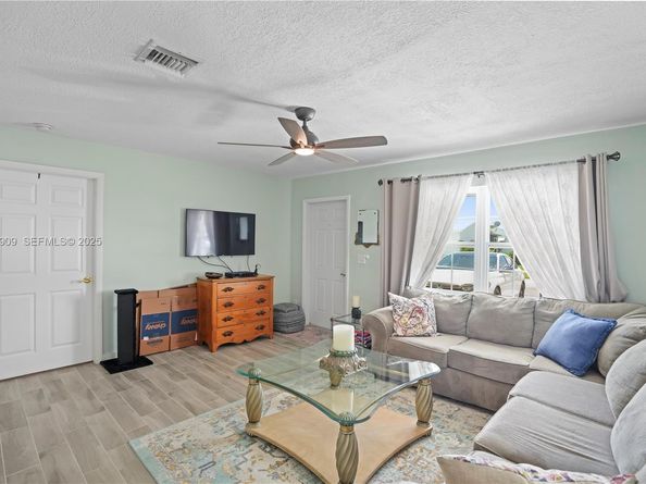 142 NW 10th Ct, Boynton Beach FL 33426