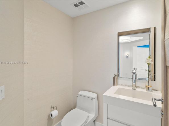 2711 S Ocean Dr 2305, Hollywood FL 33019