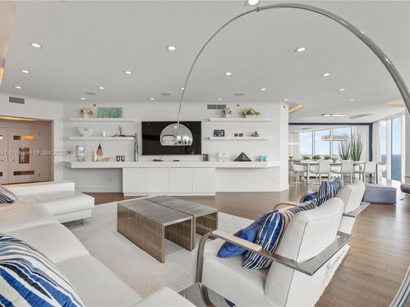 2711 S Ocean Dr 2305, Hollywood FL 33019