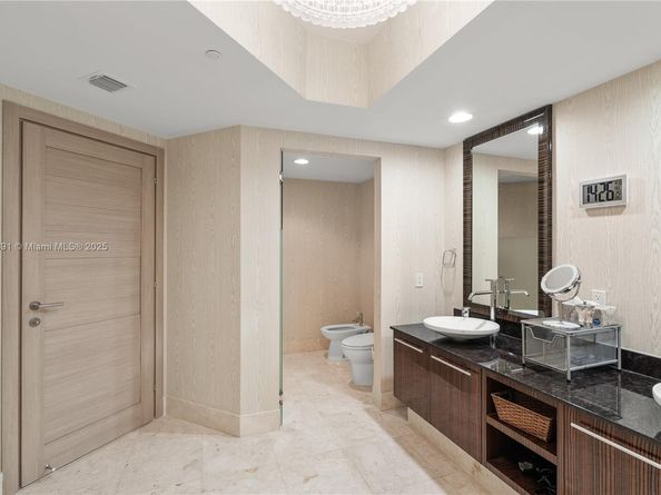 2711 S Ocean Dr 2305, Hollywood FL 33019