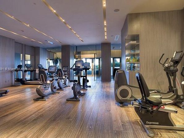 2711 S Ocean Dr 2305, Hollywood FL 33019