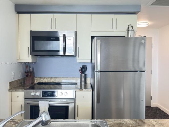 2889 Mcfarlane Rd 1517, Miami FL 33133