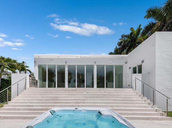 1090 NE 84th St, Miami FL 33138