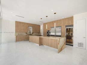 1090 NE 84th St, Miami FL 33138