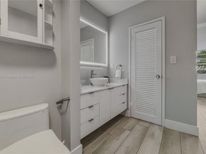 100 Lincoln Rd 323, Miami Beach FL 33139