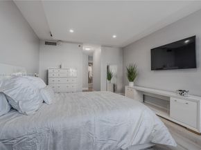 100 Lincoln Rd 323, Miami Beach FL 33139