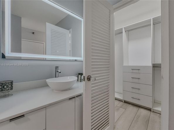 100 Lincoln Rd 323, Miami Beach FL 33139