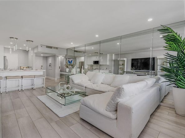 100 Lincoln Rd 323, Miami Beach FL 33139