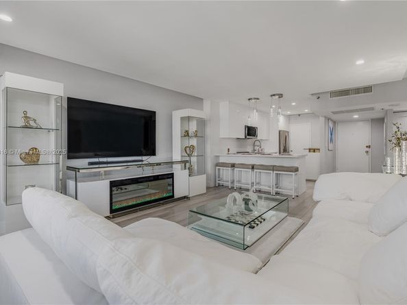100 Lincoln Rd 323, Miami Beach FL 33139