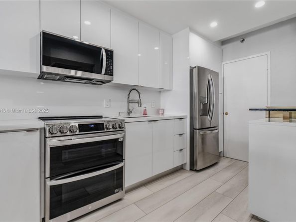 100 Lincoln Rd 323, Miami Beach FL 33139