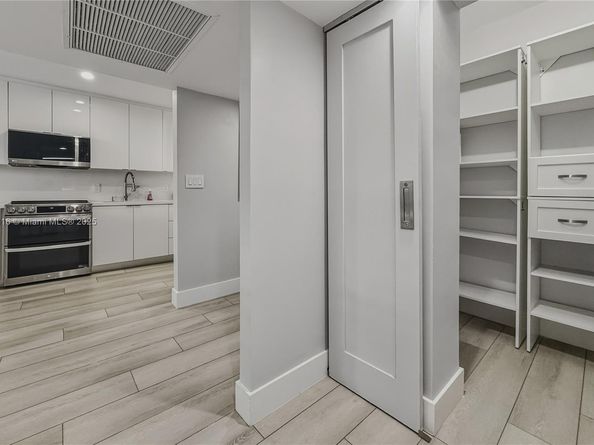 100 Lincoln Rd 323, Miami Beach FL 33139
