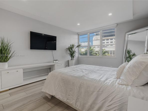 100 Lincoln Rd 323, Miami Beach FL 33139
