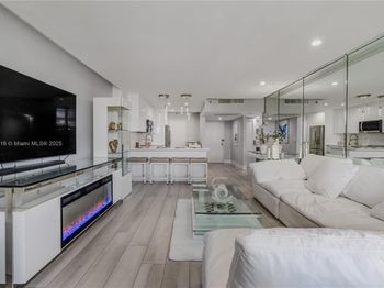 100 Lincoln Rd