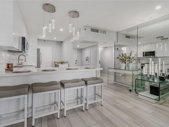 100 Lincoln Rd 323, Miami Beach FL 33139