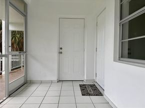 580 Egret Dr 212, Hallandale Beach FL 33009