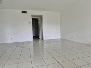 580 Egret Dr 212, Hallandale Beach FL 33009
