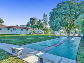 580 Egret Dr 212, Hallandale Beach FL 33009