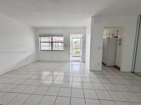 580 Egret Dr 212, Hallandale Beach FL 33009