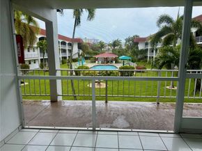 580 Egret Dr 212, Hallandale Beach FL 33009