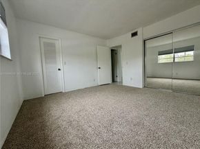 580 Egret Dr 212, Hallandale Beach FL 33009