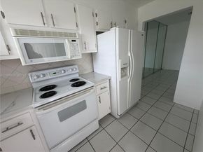 580 Egret Dr 212, Hallandale Beach FL 33009