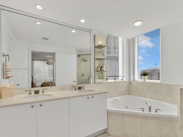 901 Brickell Key Blvd 1409, Miami FL 33131
