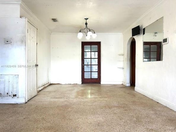 1060 Oriental Blvd, Opa-Locka FL 33054